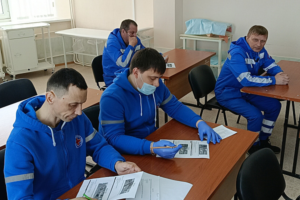 В преддверии Дня работника скорой помощи в Ханты-Мансийской станции скорой медицинской помощи прошёл конкурс на звание лучшего водителя
