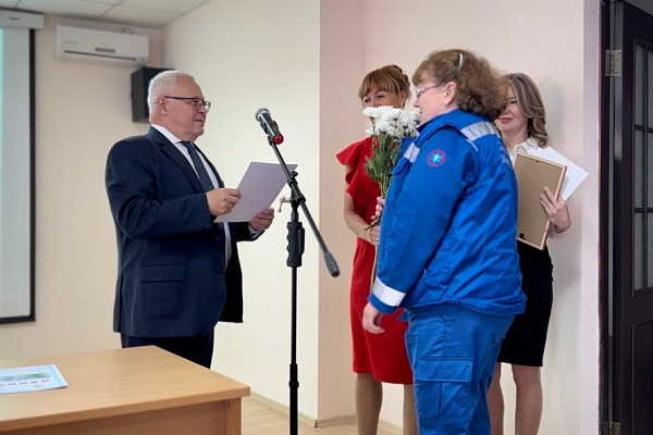 Каждый год в России в третье воскресенье июня свой профессиональный праздник отмечают медработники